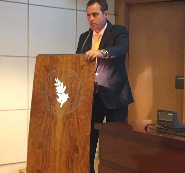 Juan Vilar presenta en la sede del COI un libro con los actuales 56 países productores de aceite de oliva