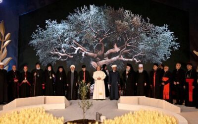 El Papa León XIV planta el olivo de la paz junto a líderes cristianos, musulmanes y judíos en la Plaza de los Mártires en Beirut, Líbano